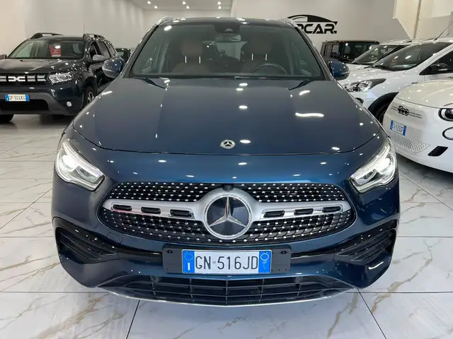 Mercedes-Benz GLA view 2