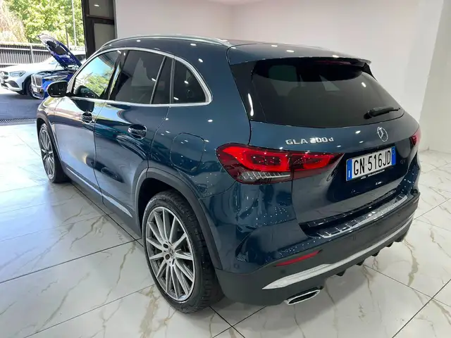 Mercedes-Benz GLA view 4