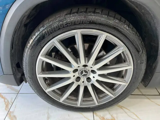 Mercedes-Benz GLA view 9