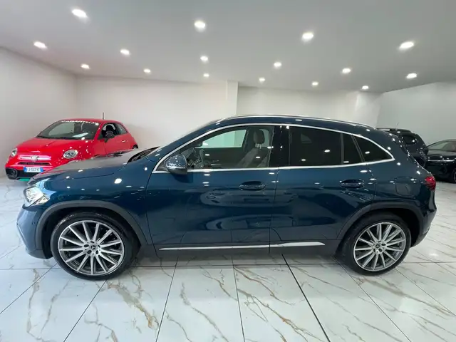 Mercedes-Benz GLA view 3