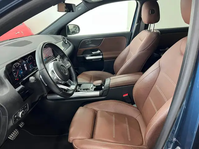 Mercedes-Benz GLA view 12