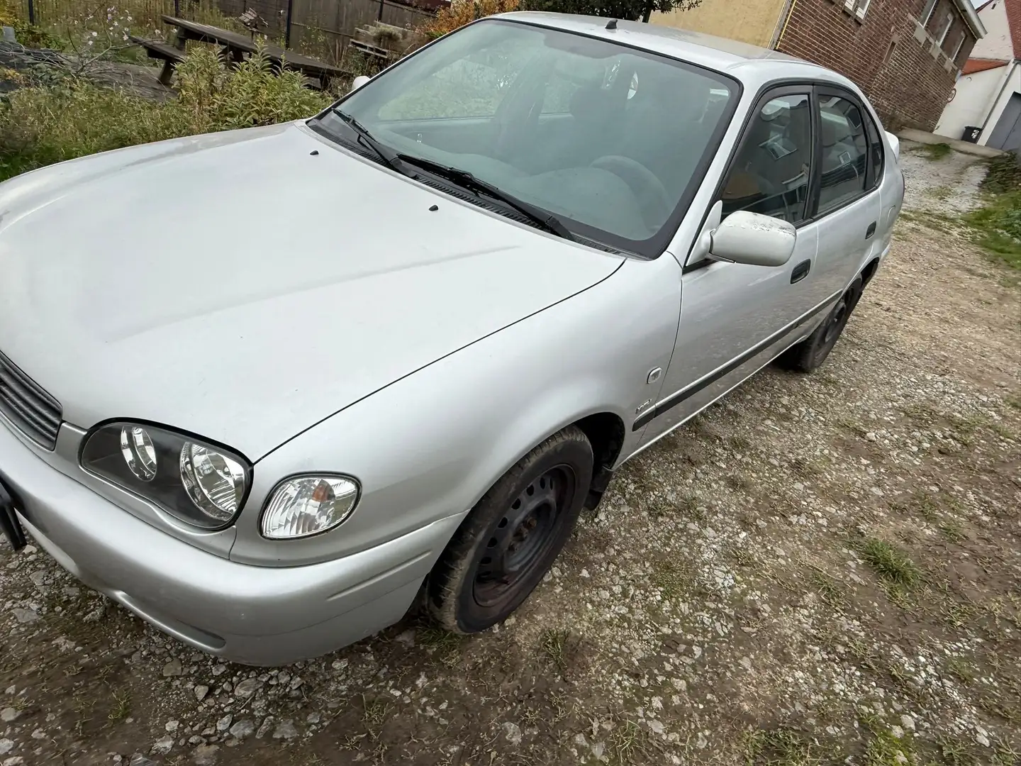 Toyota Corolla 1.4i VVT-i 16v L. Luna CLIMA Gris - 1