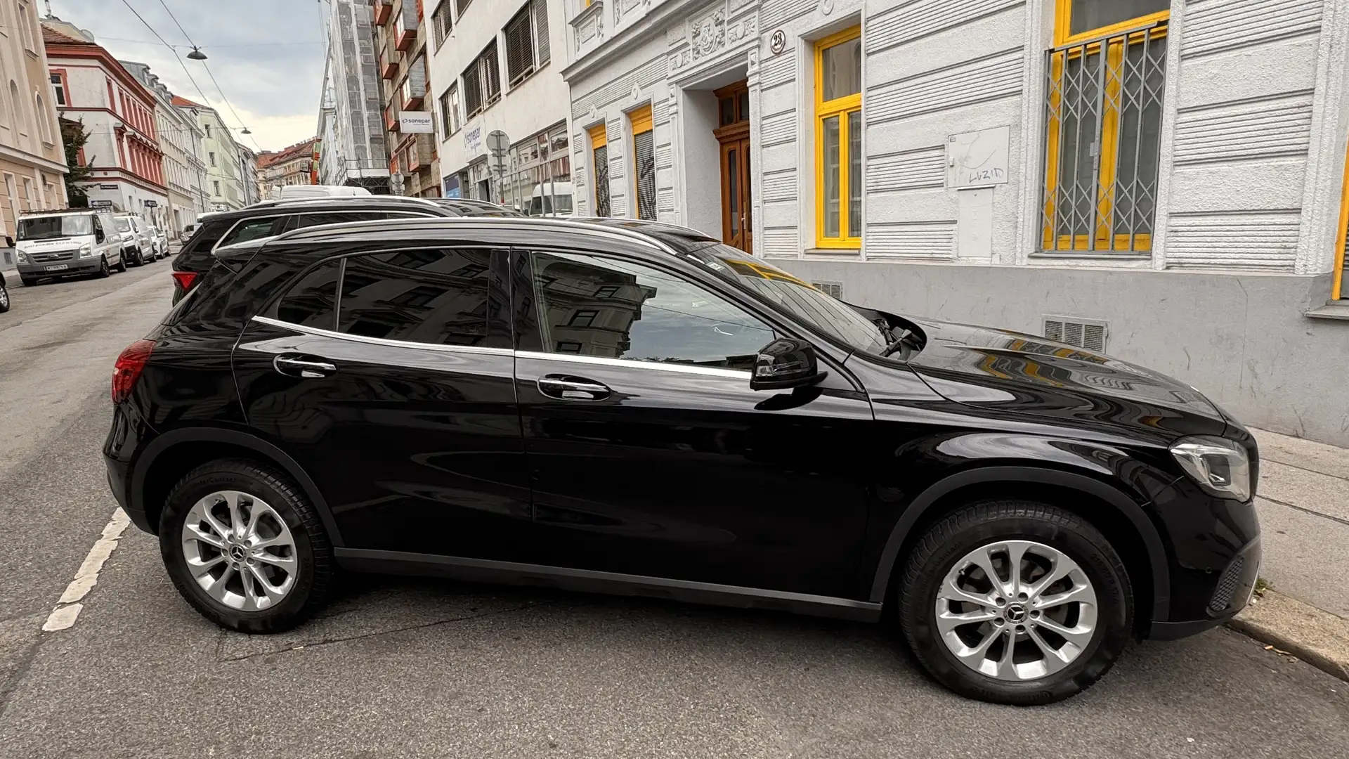 Mercedes-Benz GLA 180 Aut. - 2