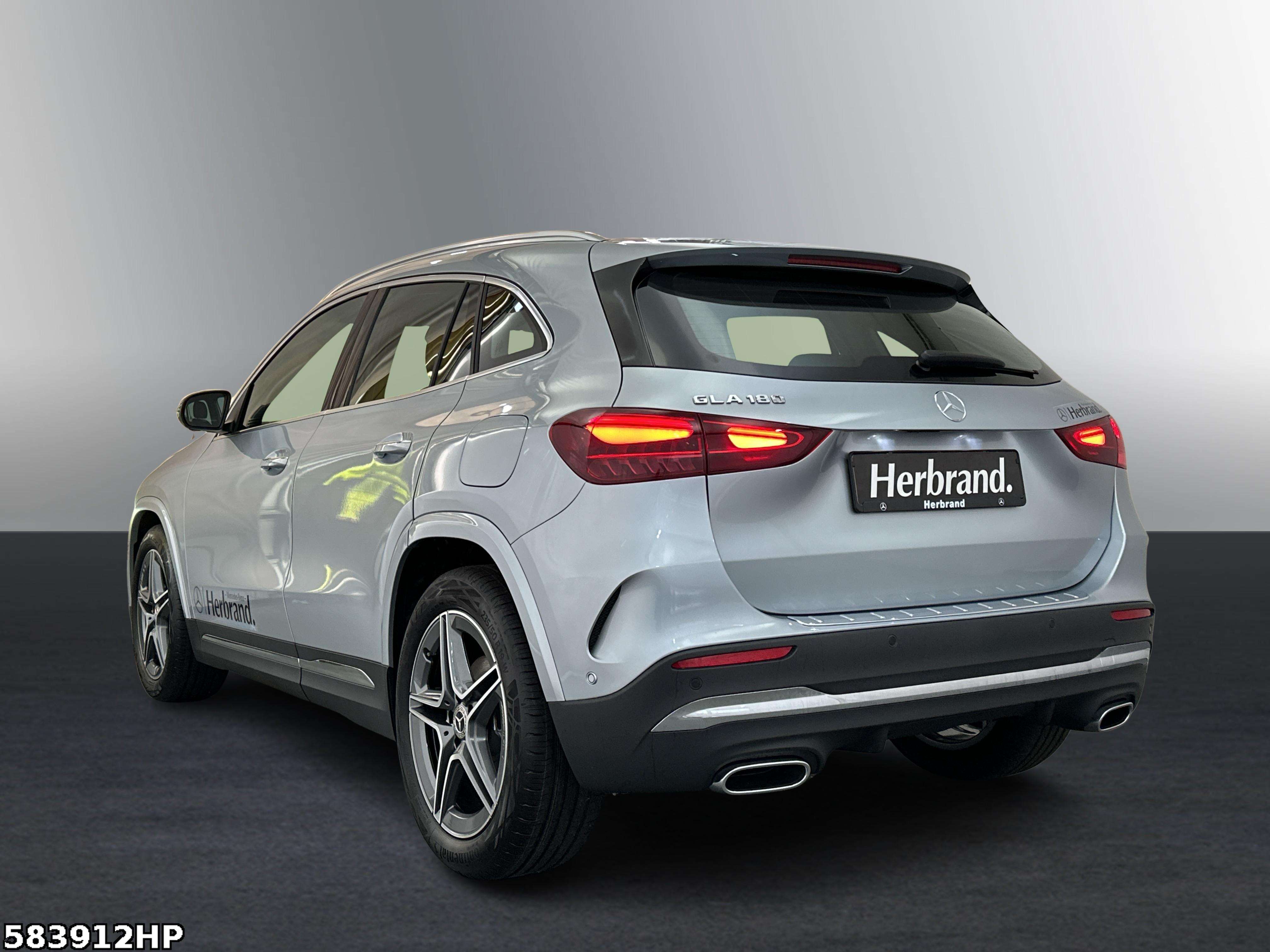 Mercedes-Benz GLA 180