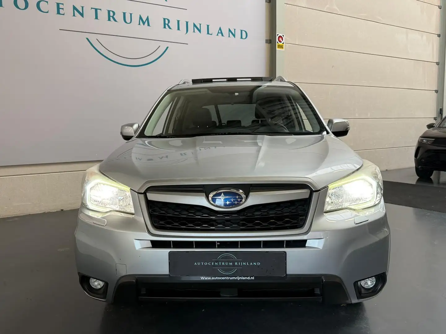 Subaru Forester 2.0 Executive 4x4 Automaat,Navi,Camera Grijs - 2
