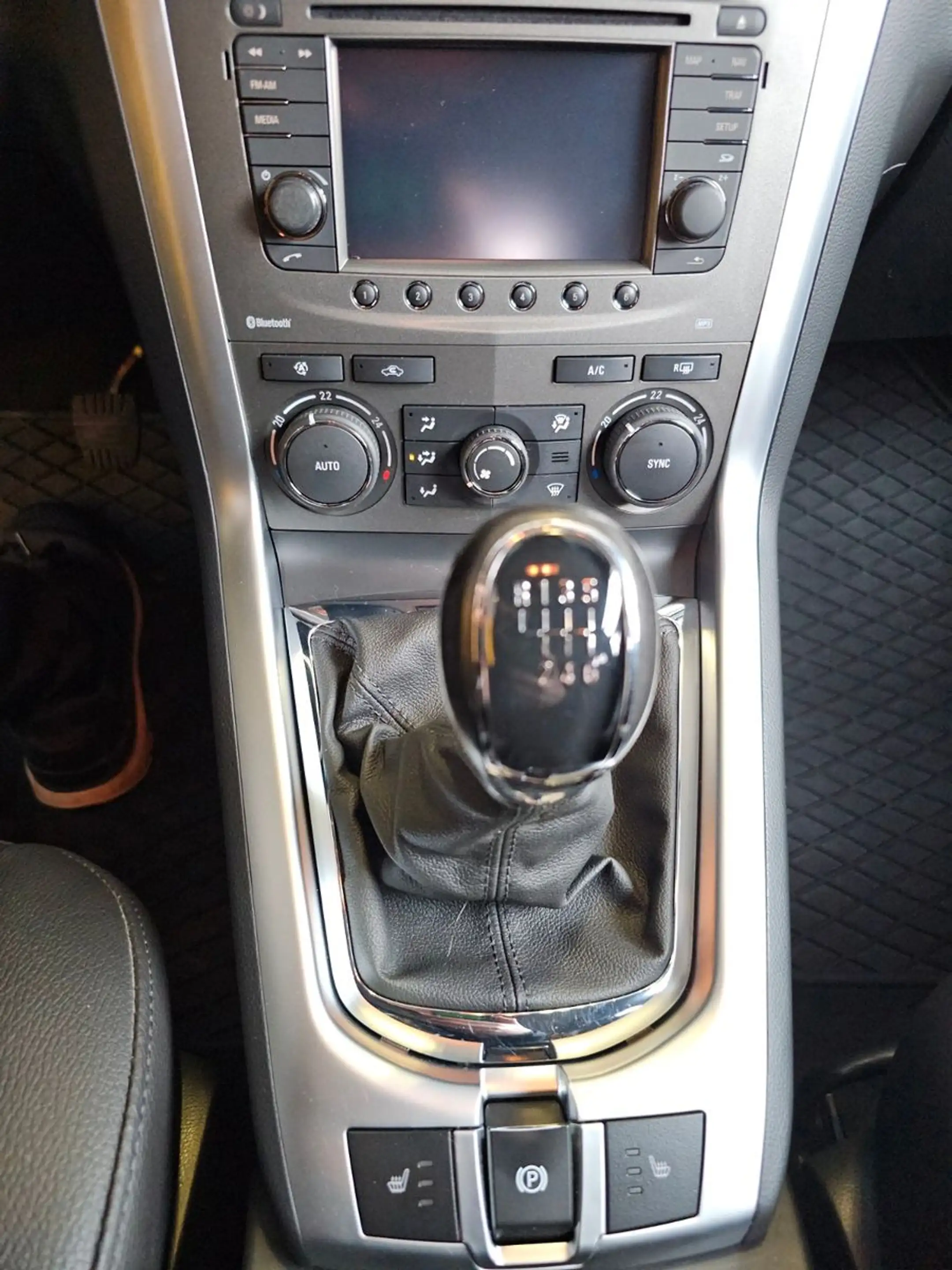 Opel Antara Cosmo 4x4 AHK SHZ Trenngitter — photo 13