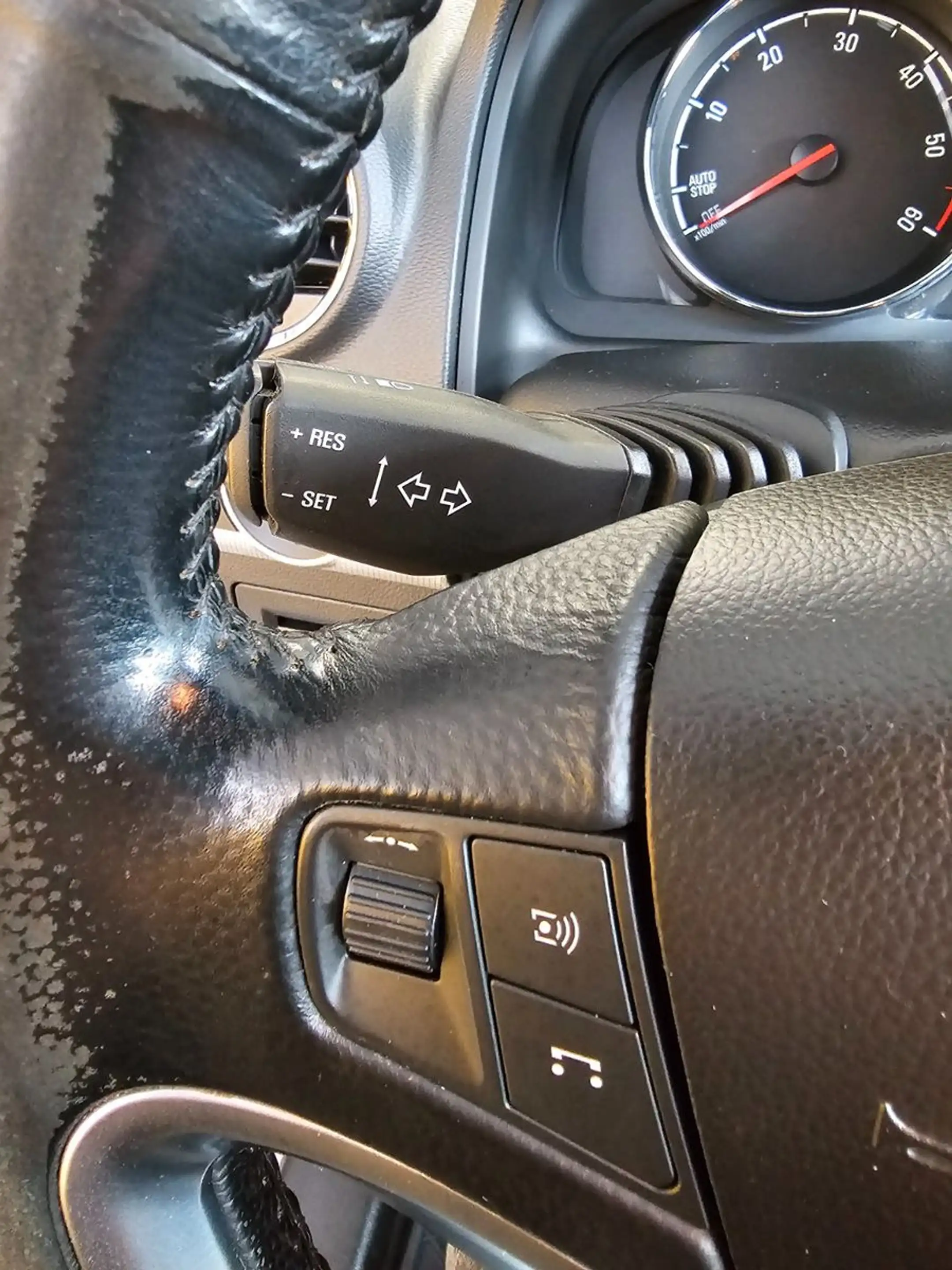 Opel Antara Cosmo 4x4 AHK SHZ Trenngitter — photo 11
