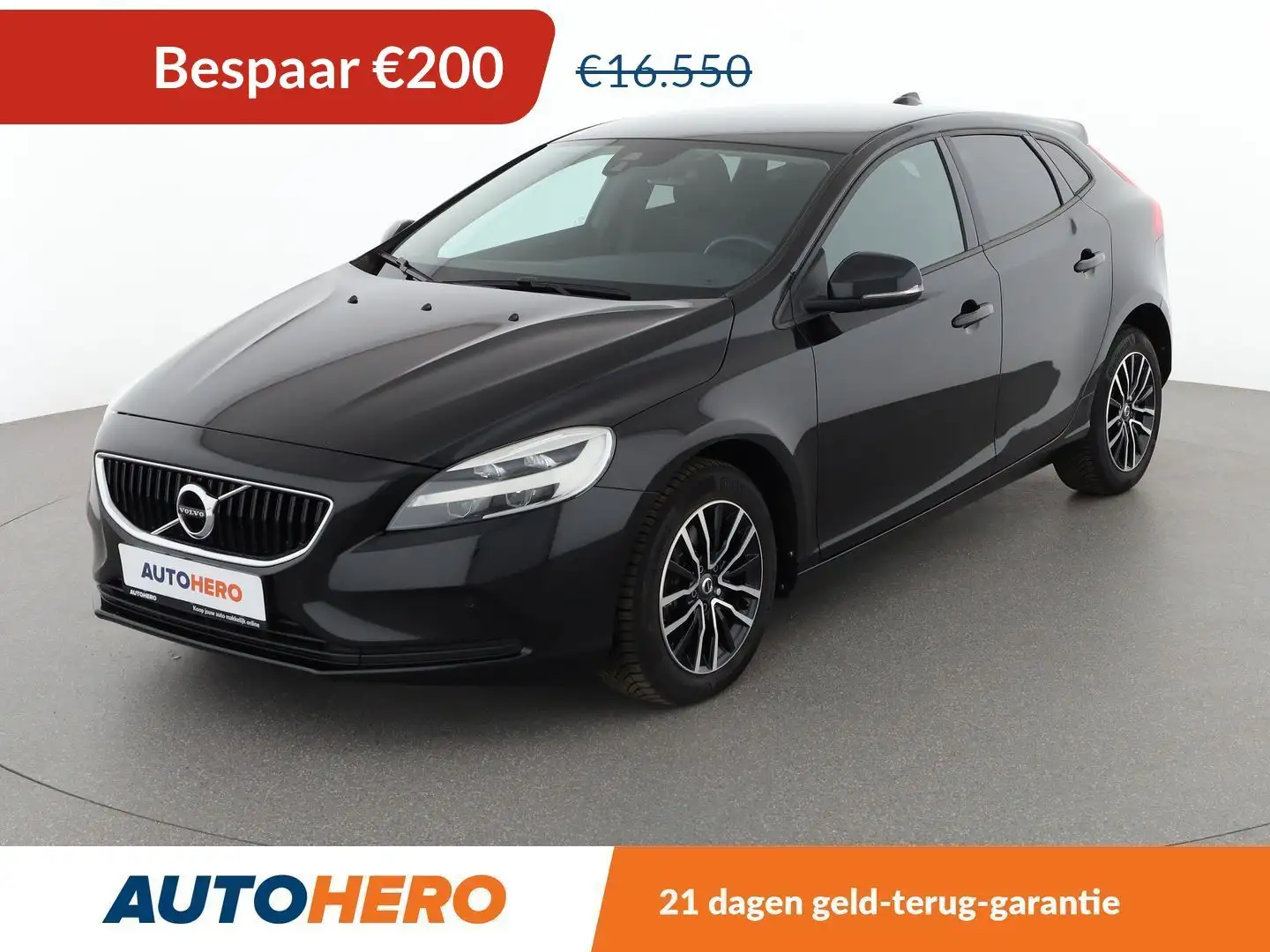 Volvo V40 2.0 T4 Momentum Zwart - 1