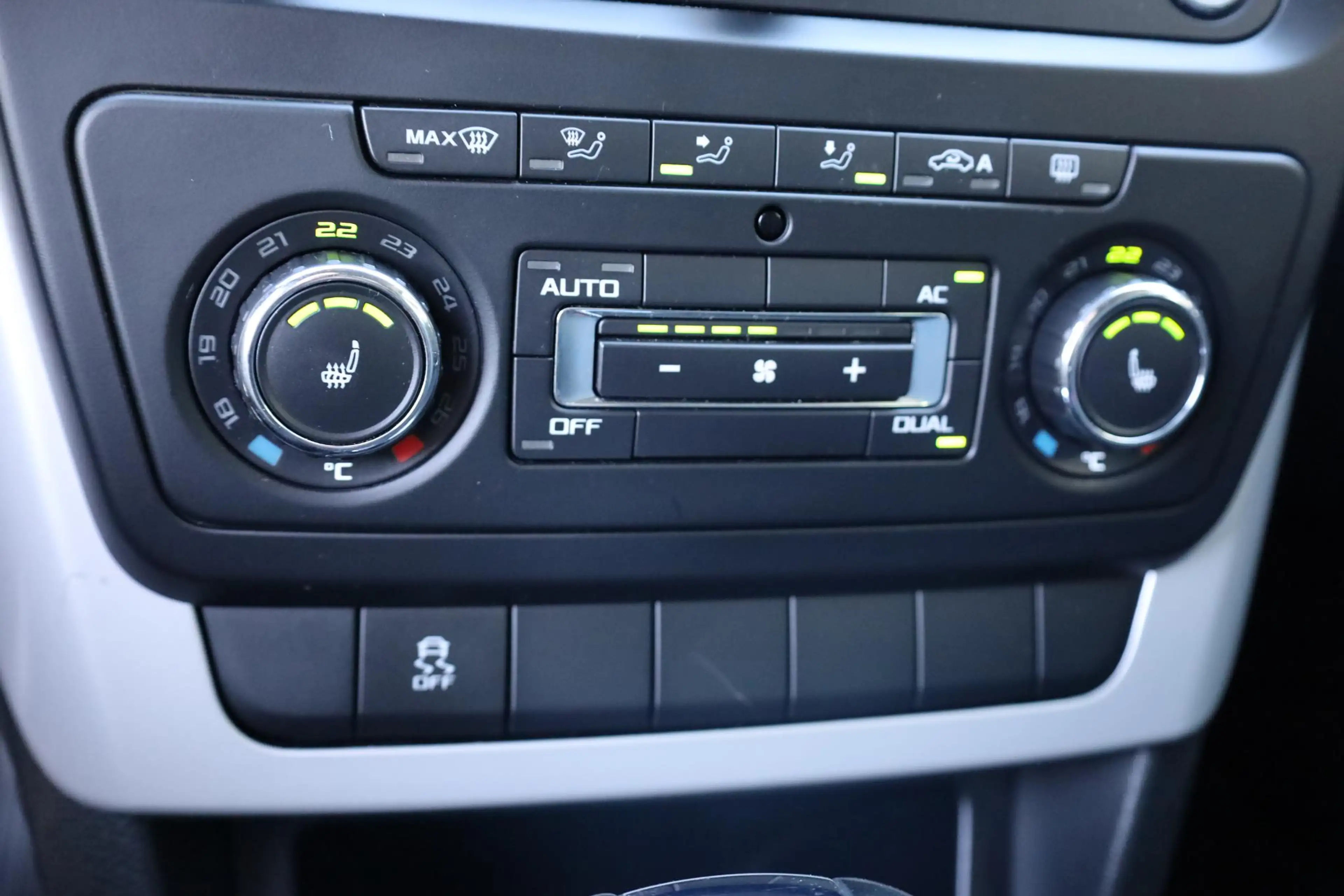 Skoda Yeti 1.2 TSI Ambition TREKHAAK STOELVERWARMING CLIMATE — photo 16