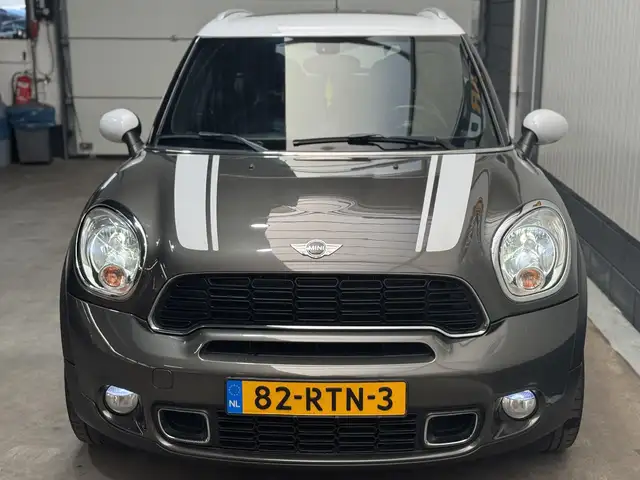 Mini Countryman view 2