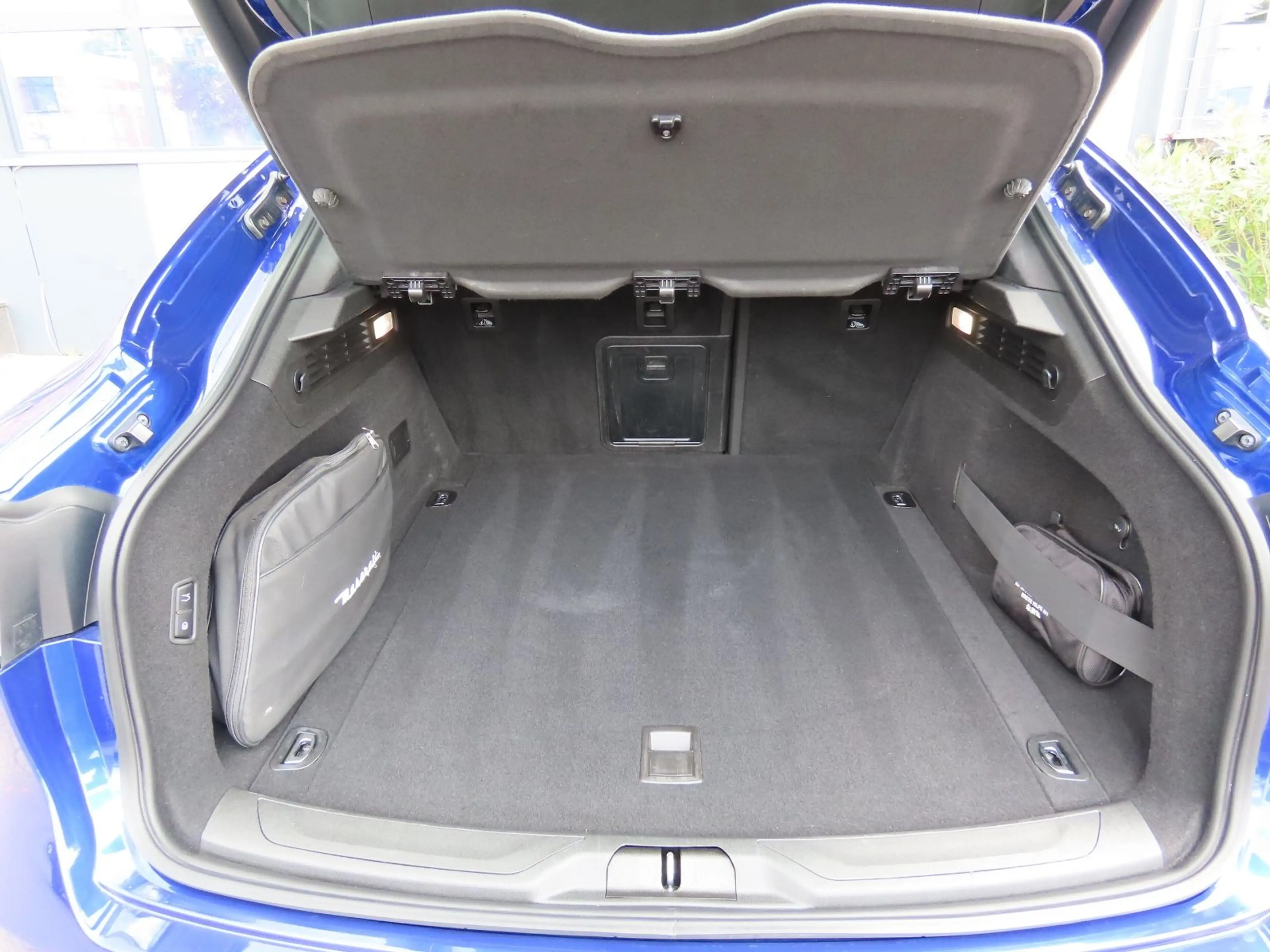 Maserati Levante Q4 3.0 V6 Autom. 360° Kamera Panorama — photo 9