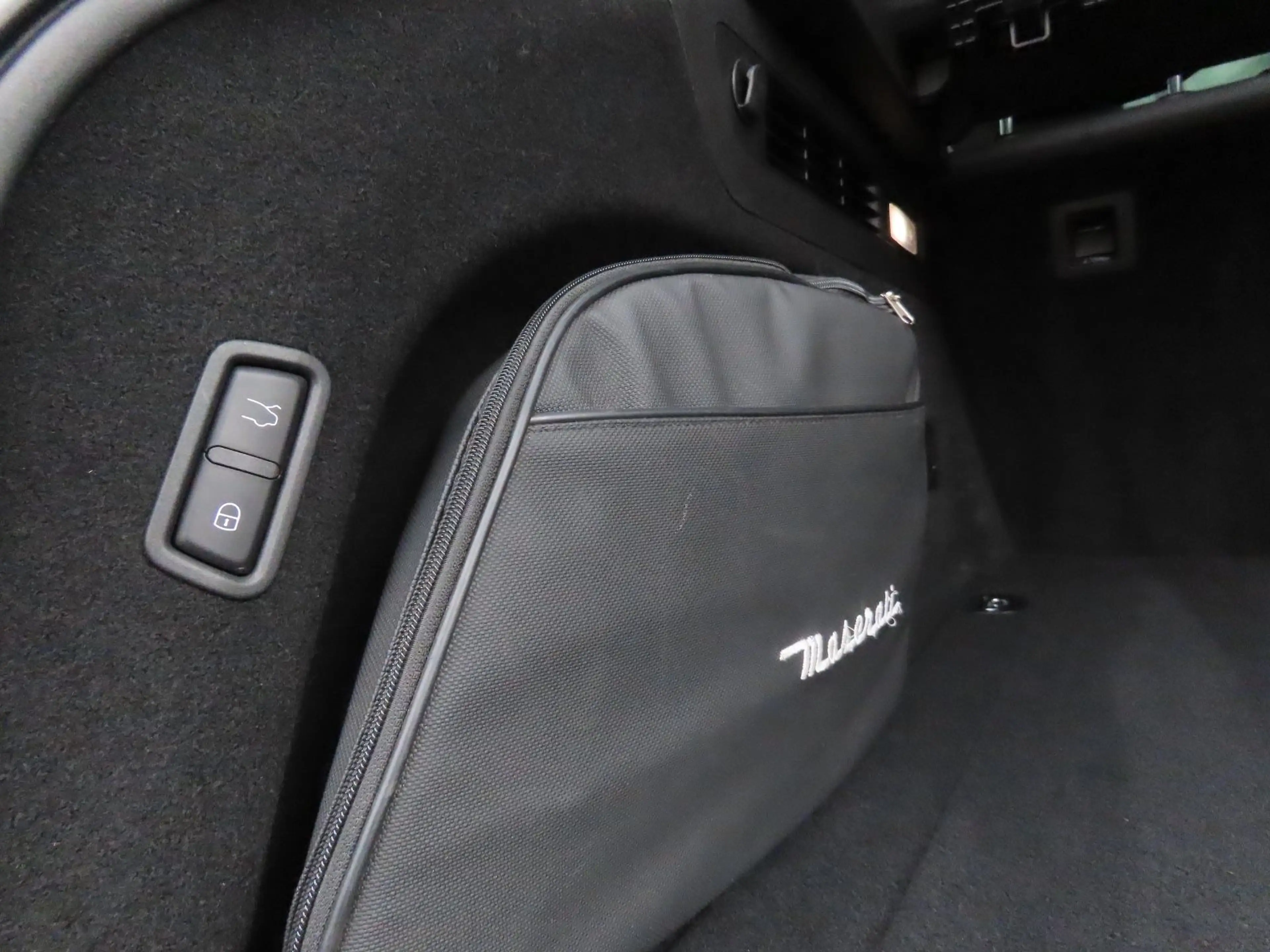 Maserati Levante Q4 3.0 V6 Autom. 360° Kamera Panorama — photo 10