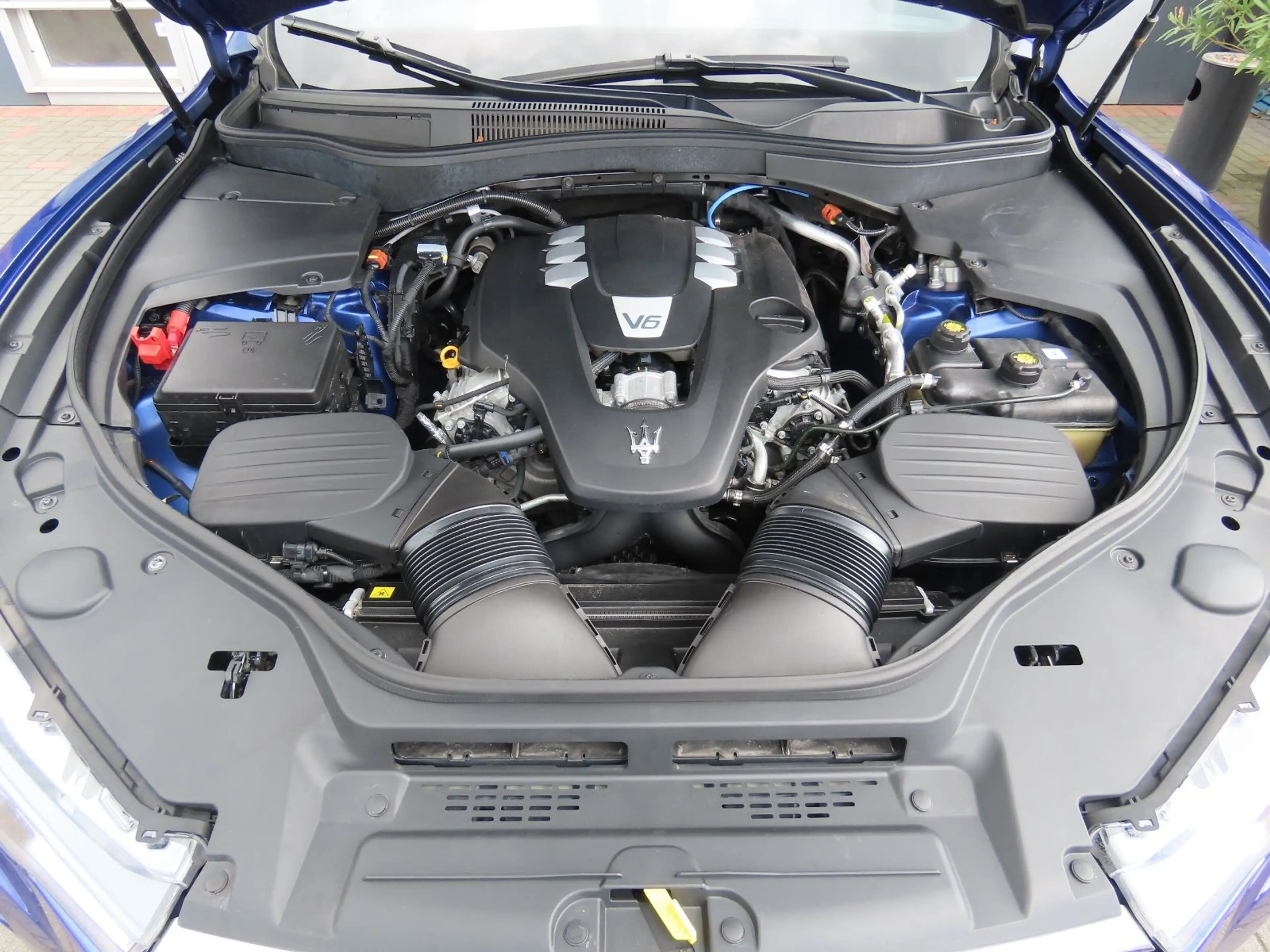 Maserati Levante Q4 3.0 V6 Autom. 360° Kamera Panorama — photo 3
