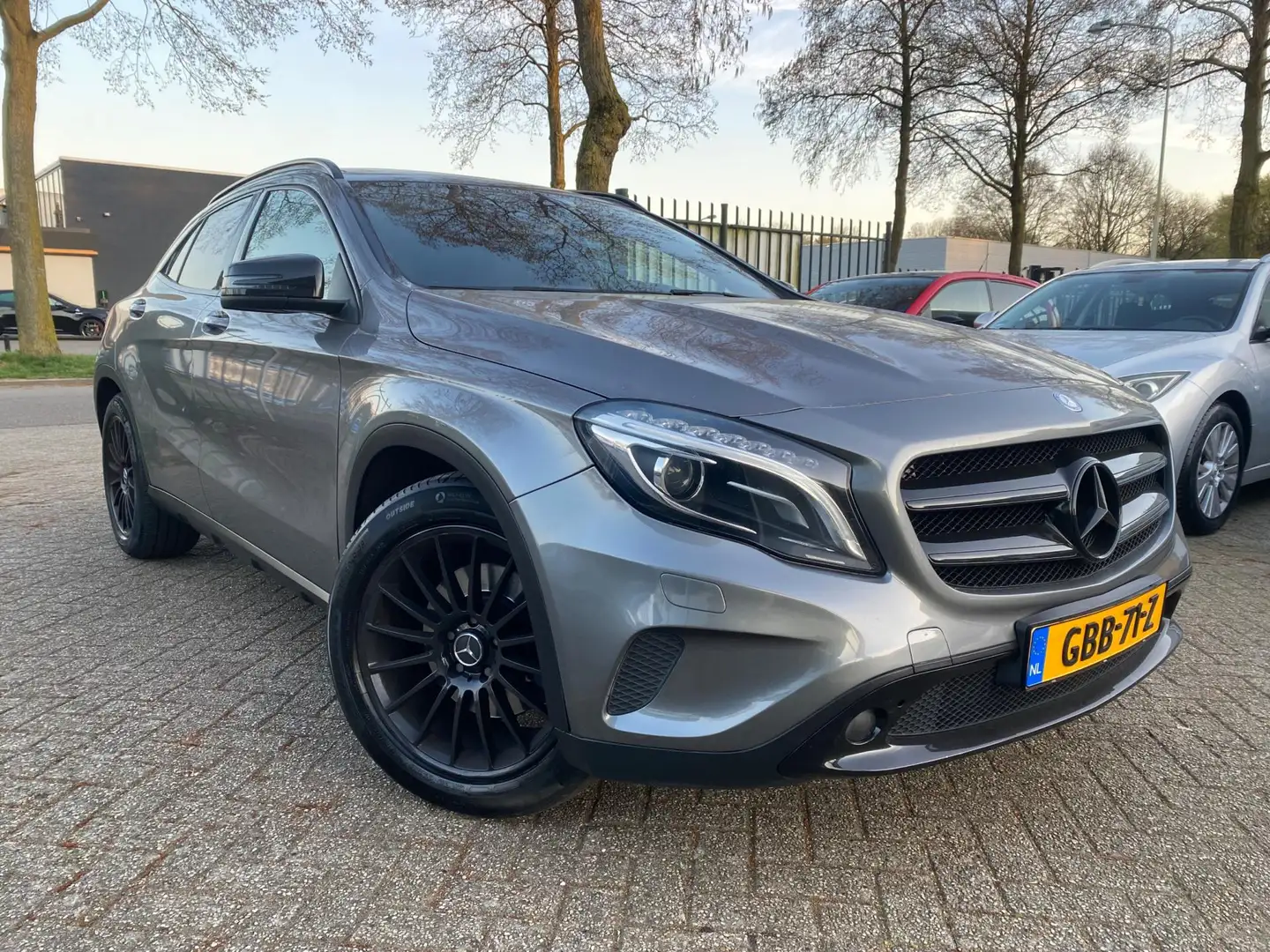 Mercedes-Benz GLA 250 4Matic Edition 1 Pano Cruise Leer Сірий - 2