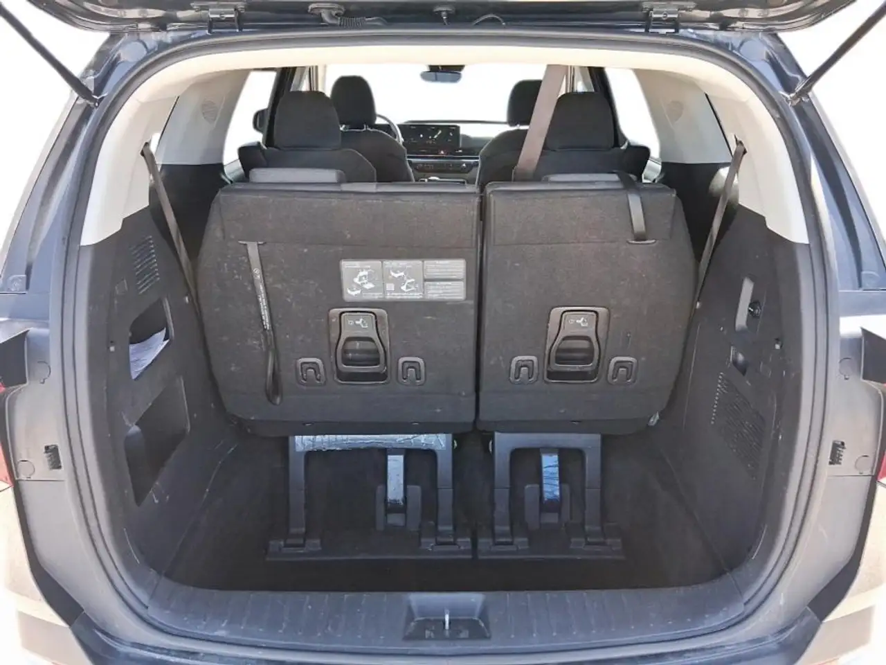 Kia Carnival снимка Kia Carnival