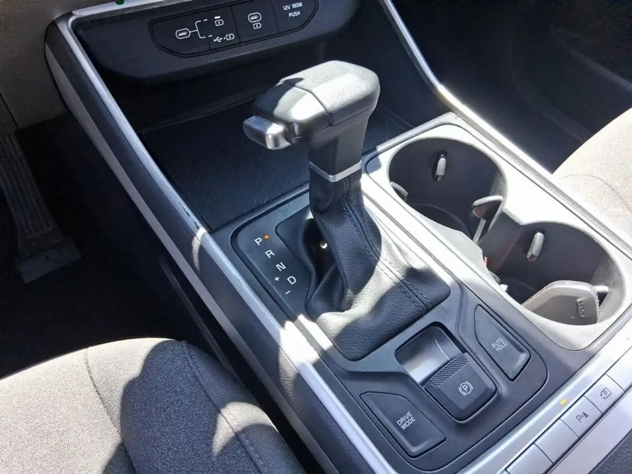 Kia Carnival снимка Kia Carnival