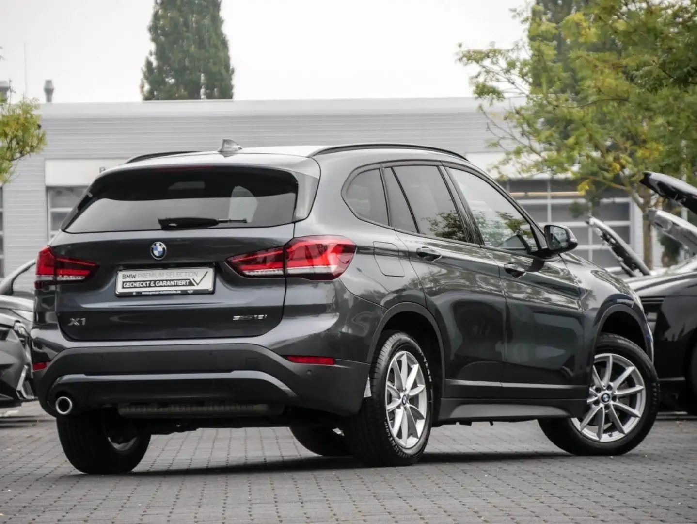 BMW X1 sDrive18i AHK RFK NAVI LED PDC V+H DAB Klima Gris - 2
