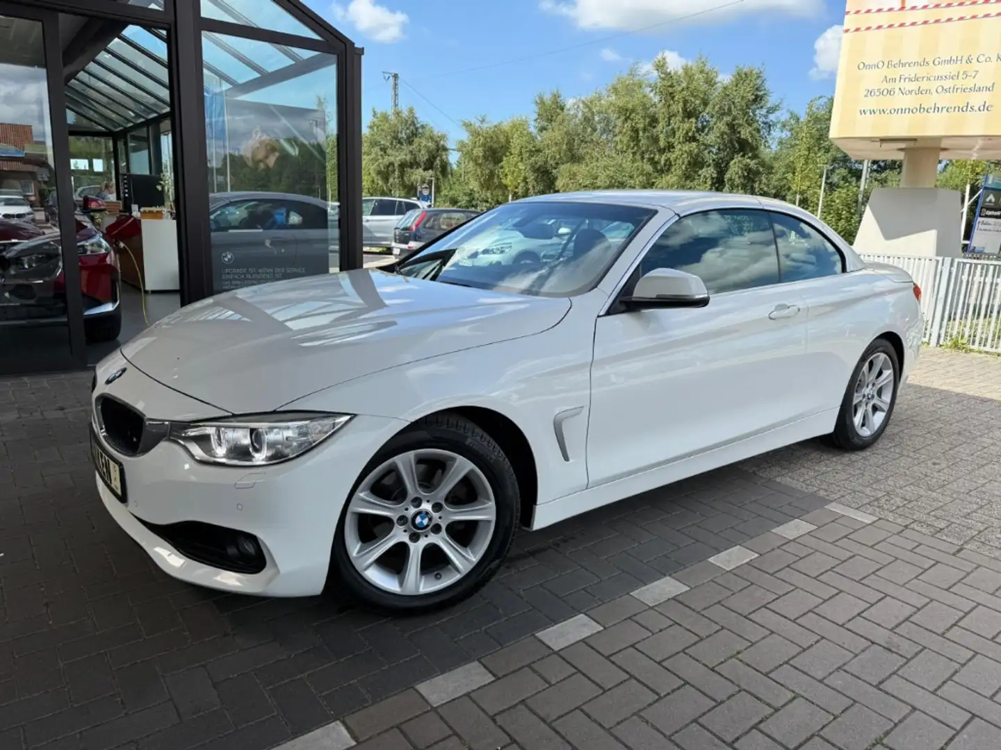BMW 420 i Cabrio Navi Xenon Sportsitz Nackenwärmer Leder Blanc - 1
