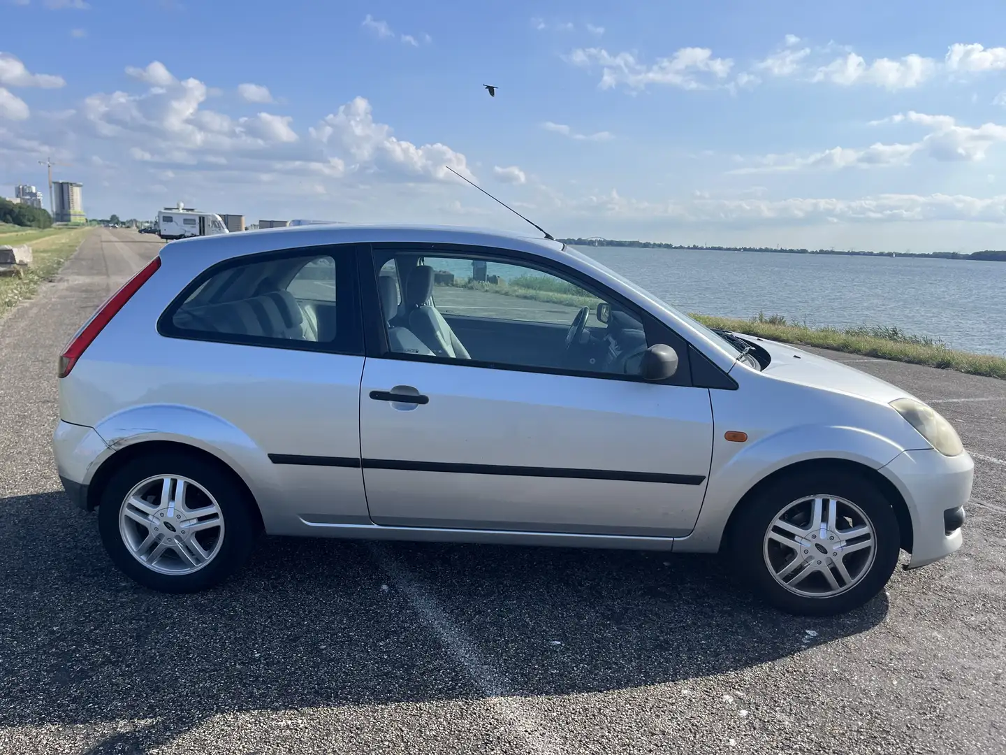 Ford Fiesta 1.25-16V Ambiente/APK Juli 2026/Elektr pakket Grijs - 2