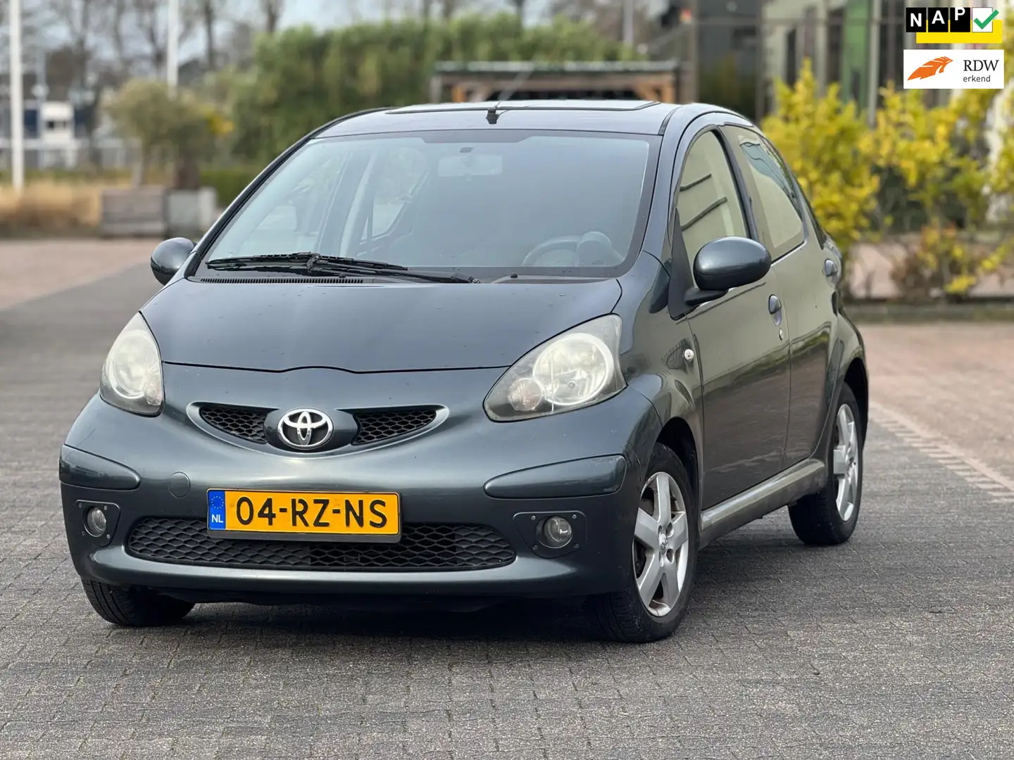 Toyota Aygo 1.0-12V Sport | Airco | Schuifdak | 4 Deuren | Toe Grau - 1