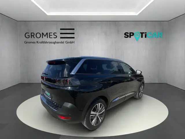 Peugeot 5008 view 3