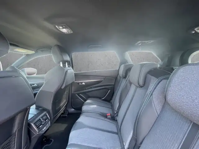 Peugeot 5008 view 8