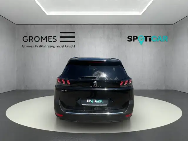 Peugeot 5008 view 4