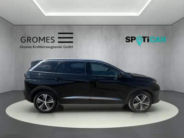 Peugeot 5008 view 2