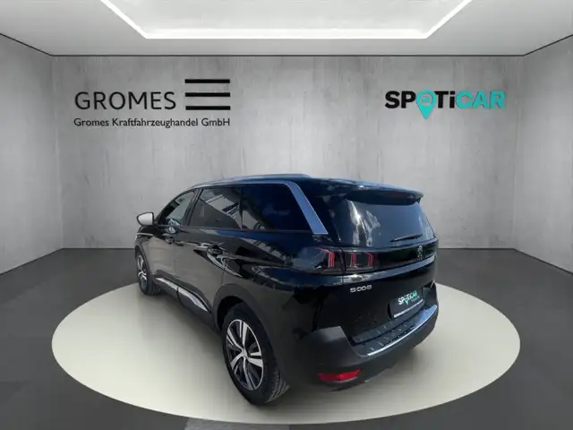 Peugeot 5008 view 5