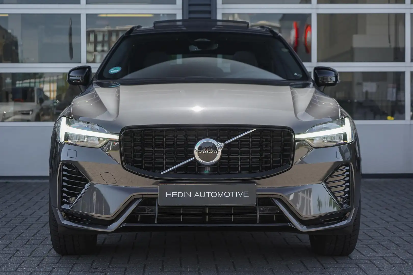 Volvo XC60 2.0 T6 Plug-in hybrid AWD R-Design Luchtvering voo Grijs - 2