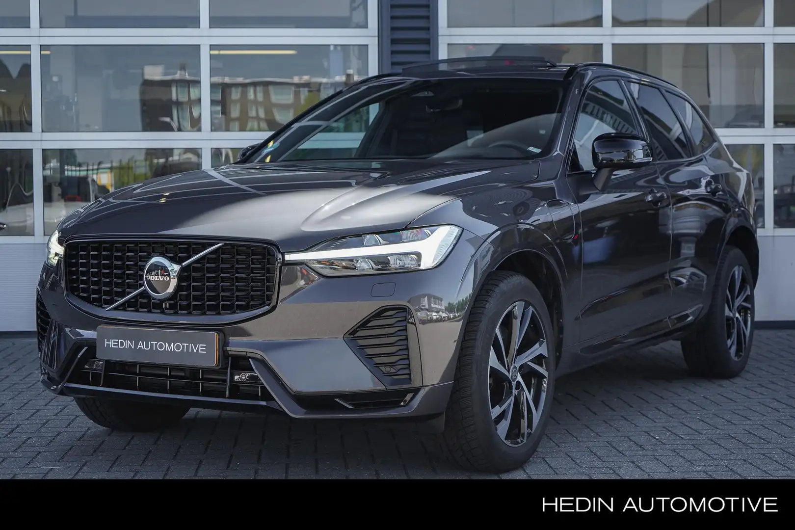Volvo XC60 2.0 T6 Plug-in hybrid AWD R-Design Luchtvering voo Grijs - 1