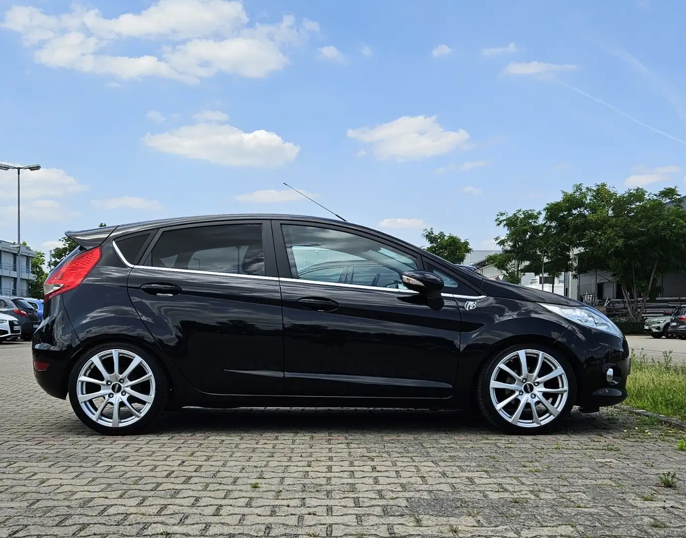 Ford Fiesta Fiesta  5-Türer 1.4 Titanium, 17 Zoll Schwarz - 1