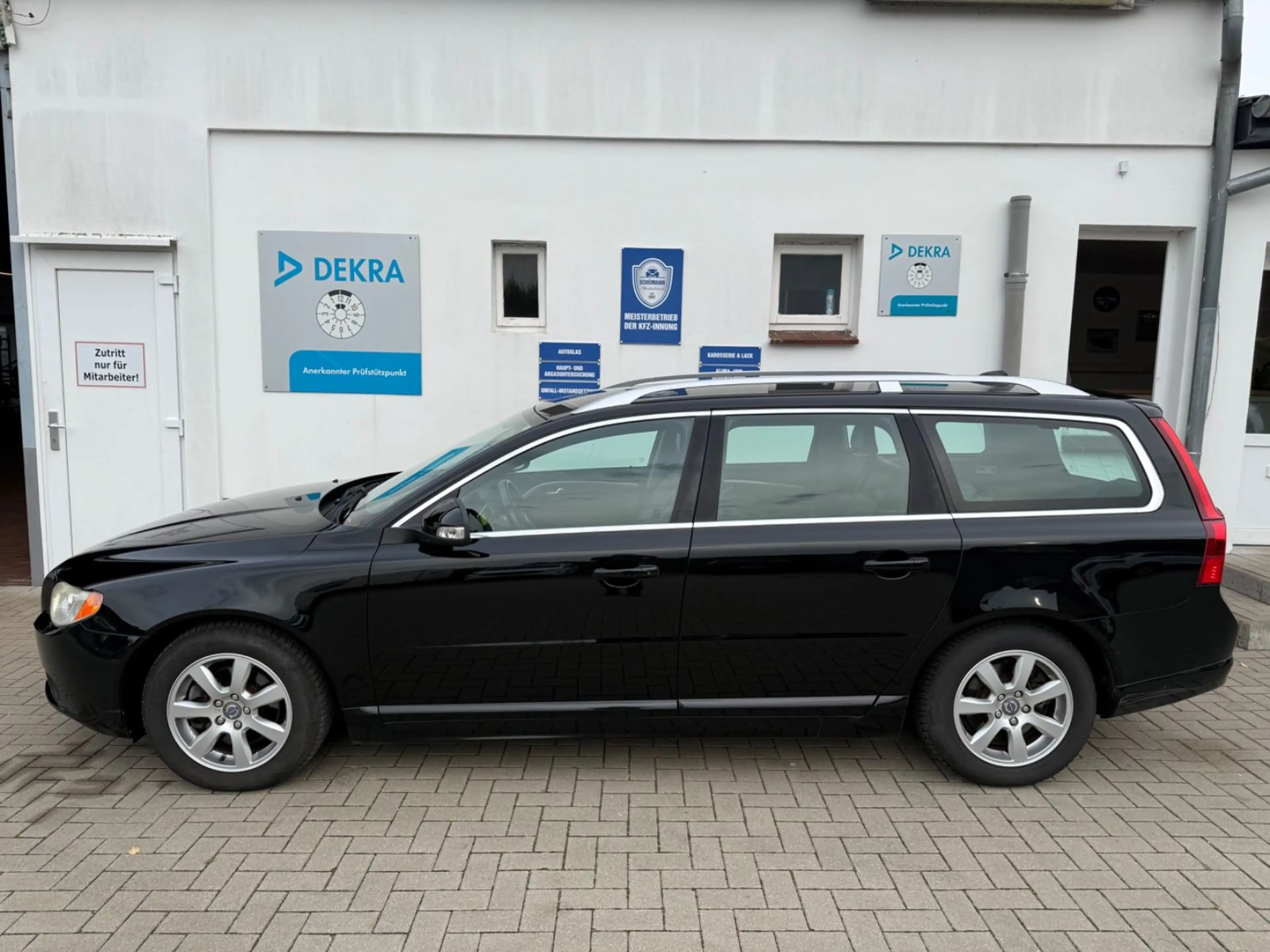 Volvo V70 Kombi Summum*LEDER*NAVI* — photo 2