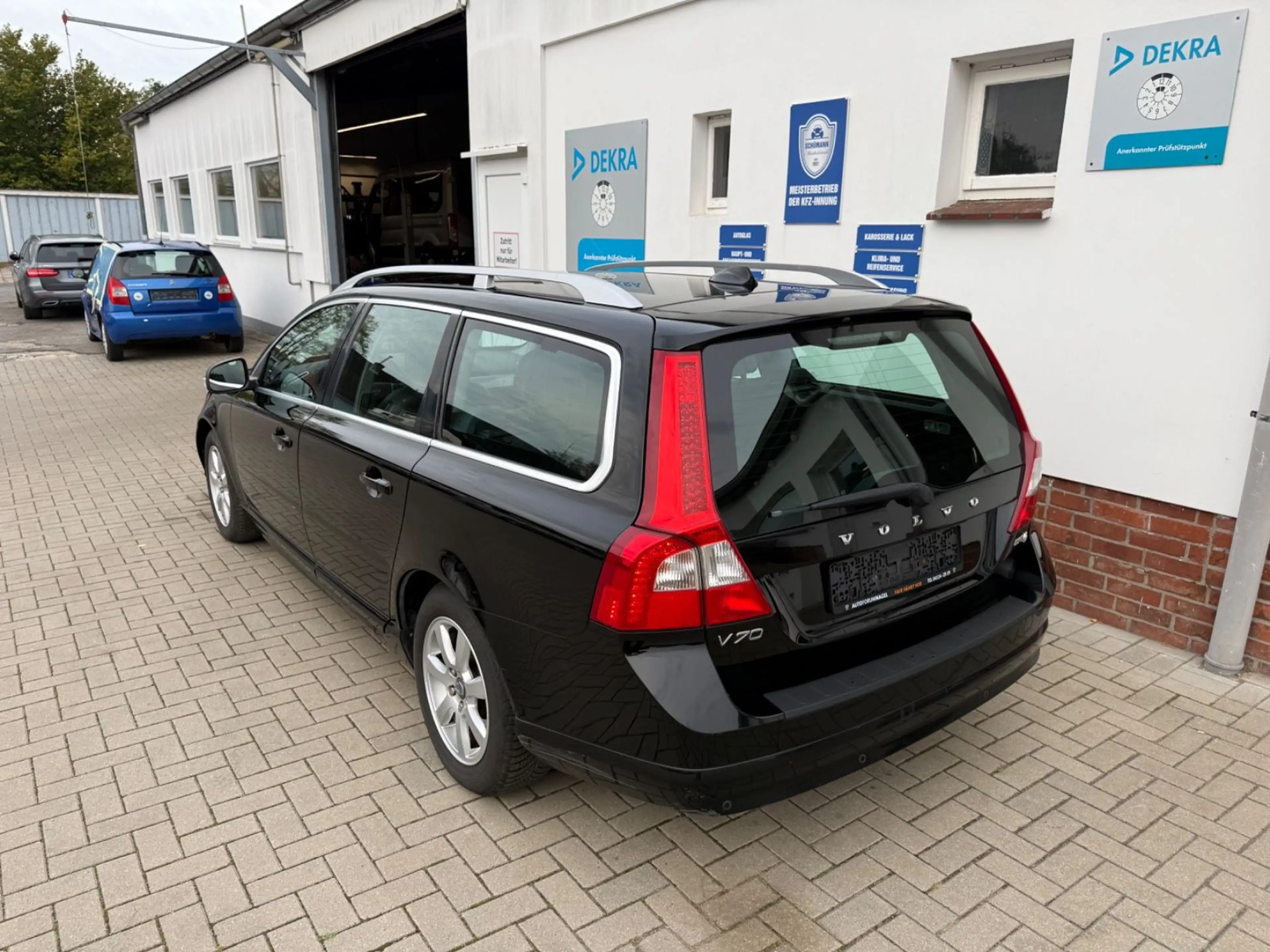 Volvo V70 Kombi Summum*LEDER*NAVI* — photo 3