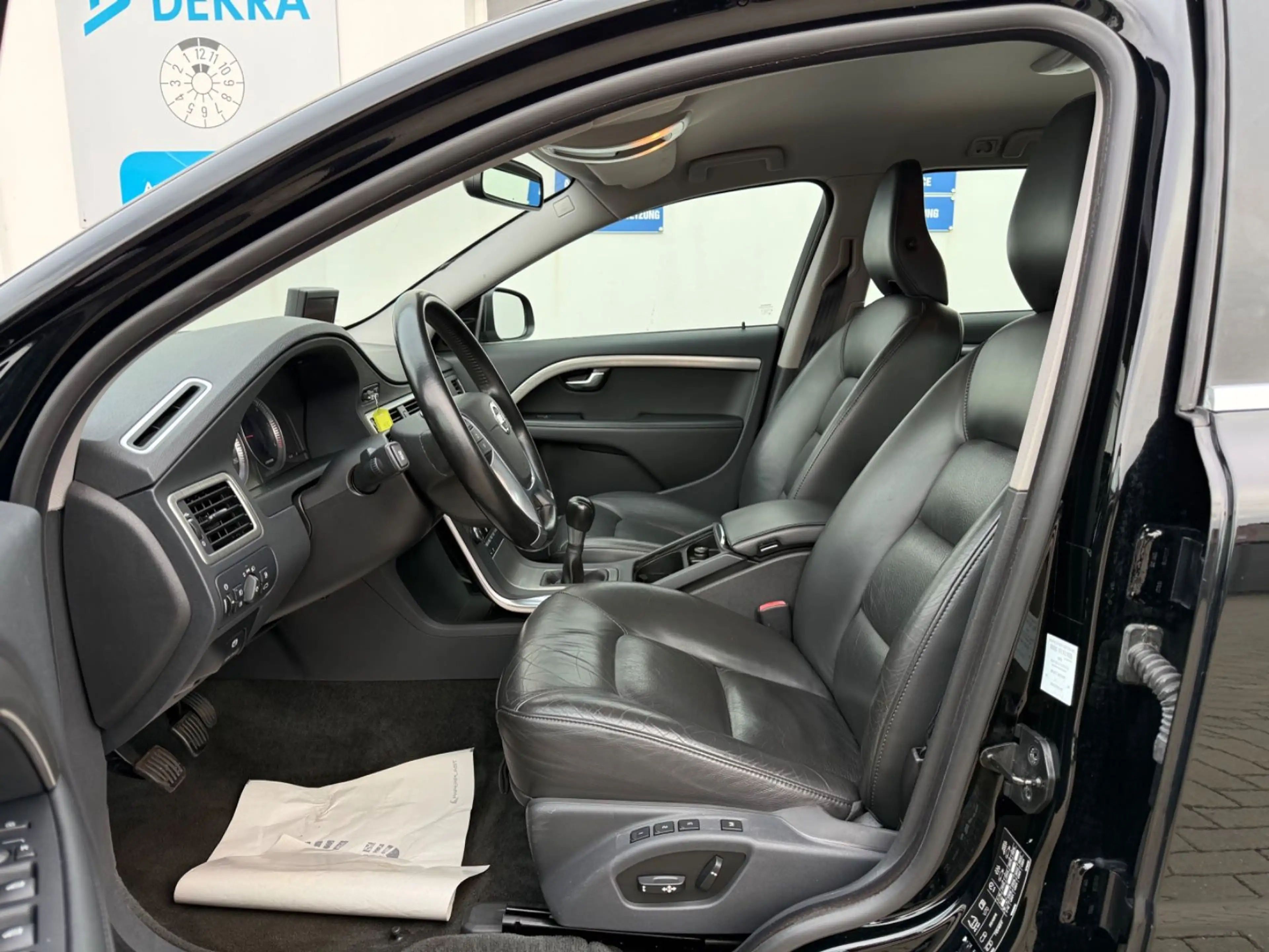 Volvo V70 Kombi Summum*LEDER*NAVI* — photo 8