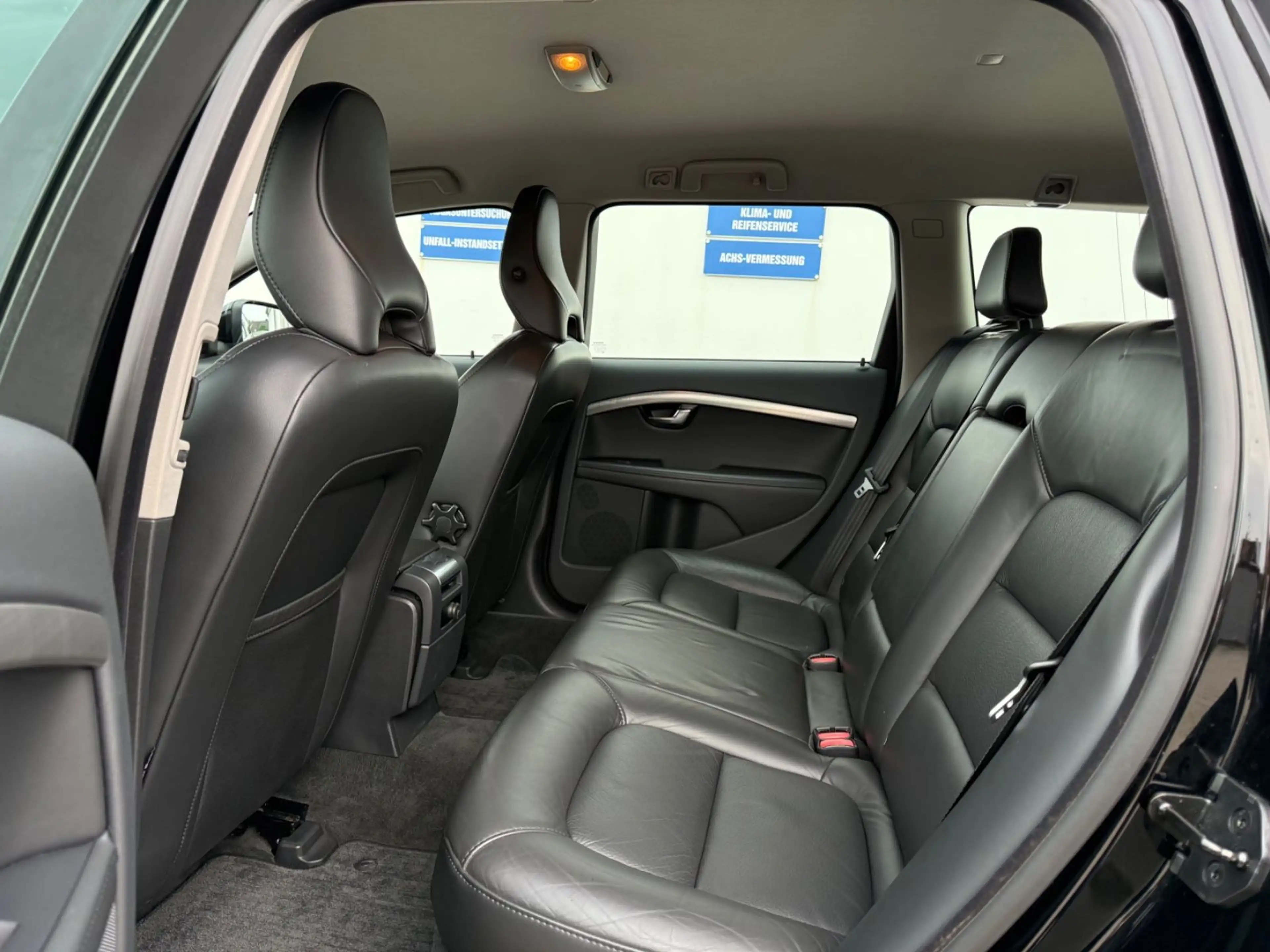 Volvo V70 Kombi Summum*LEDER*NAVI* — photo 14
