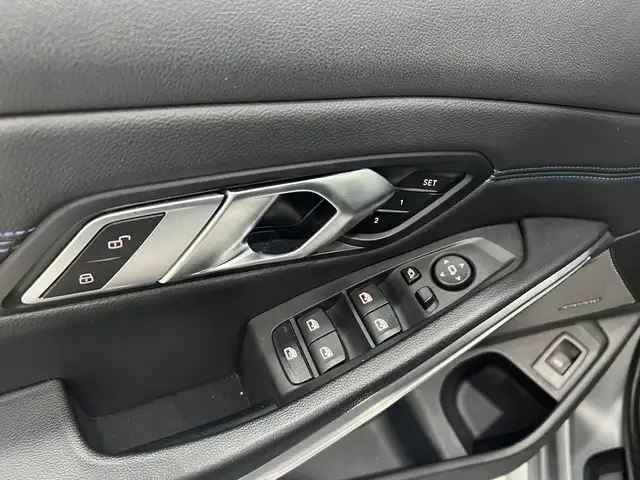 BMW 3 Series view 9