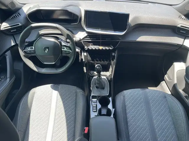 Peugeot 2008 view 6