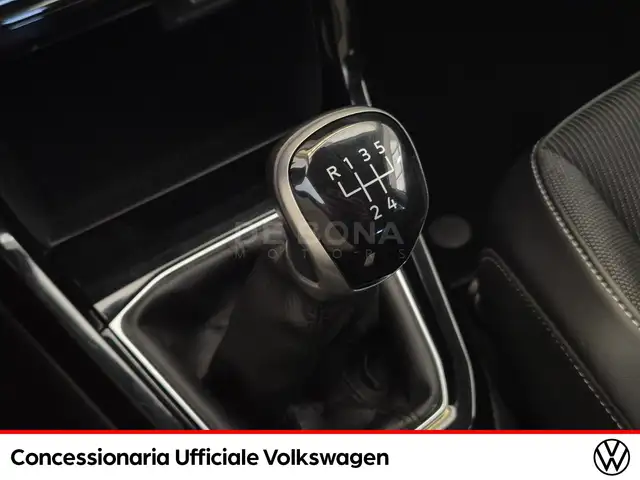 Volkswagen T-Cross view 17