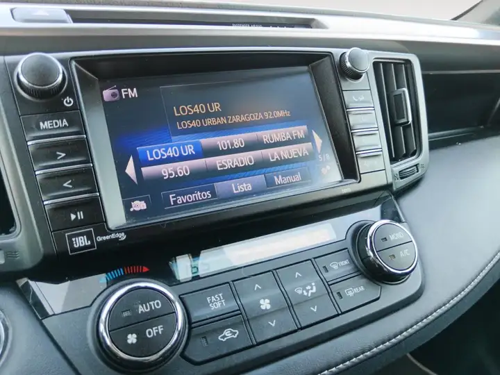 Toyota RAV4 2016, foto 20