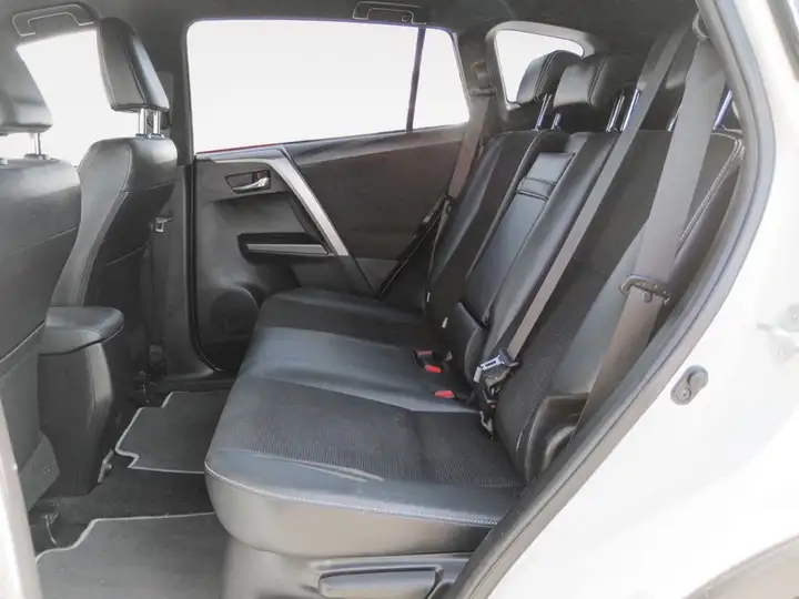 Toyota RAV4 2016, foto 12