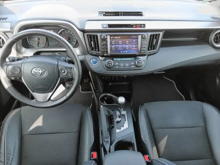 Toyota RAV4 2016, foto 9