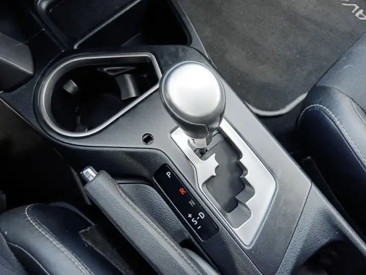 Toyota RAV4 2016, foto 16