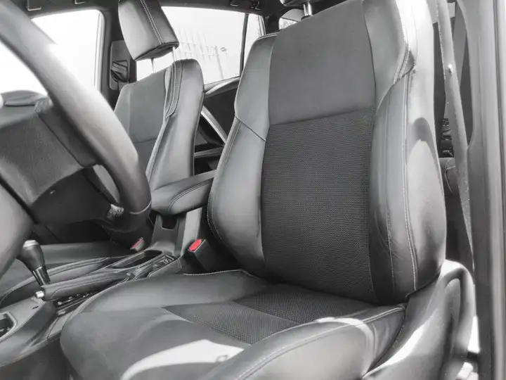 Toyota RAV4 2016, foto 24