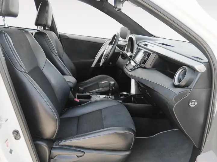 Toyota RAV4 2016, foto 13