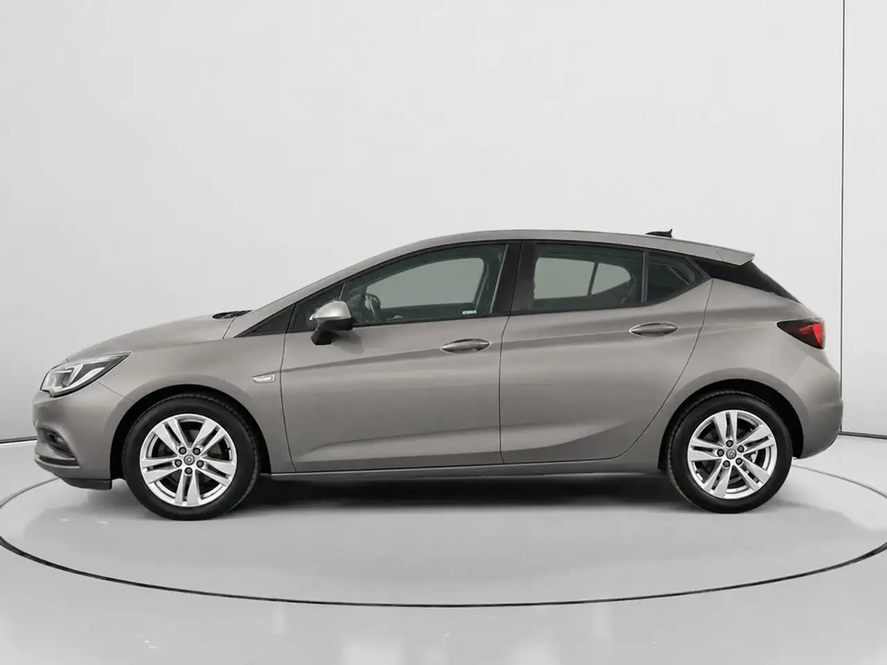 2017 Opel Astra 1.6CDTi S/S Selective 110, photograph 6