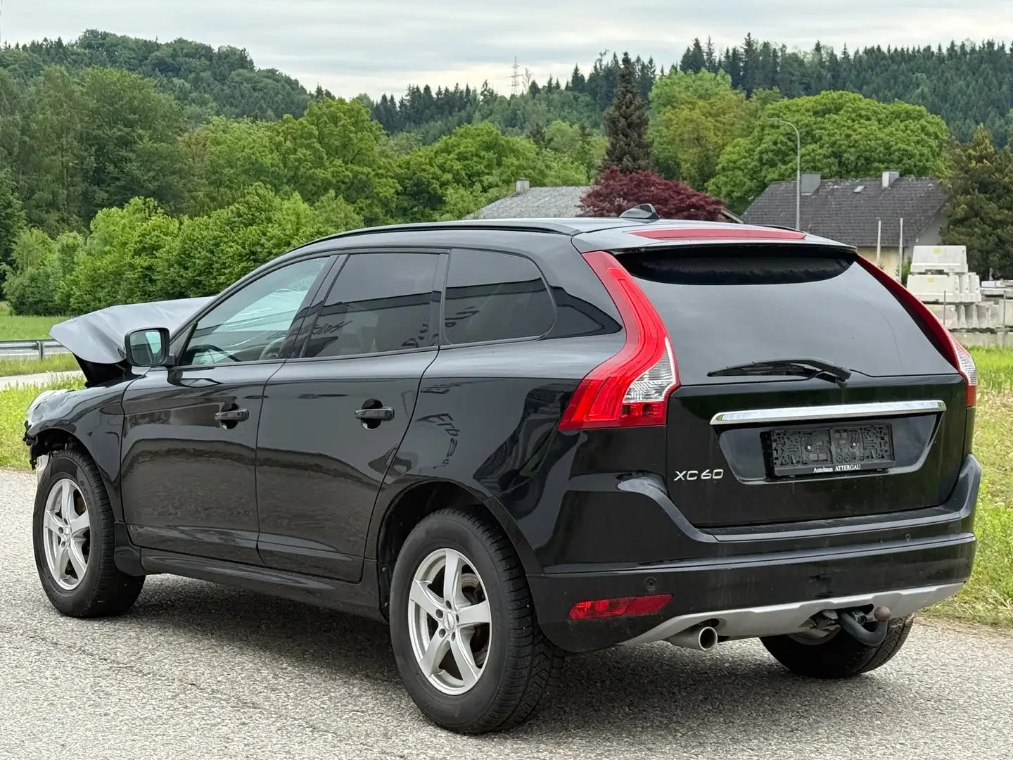 Volvo XC60 Kinetic 2WD - Unfallauto - Export Schwarz - 2