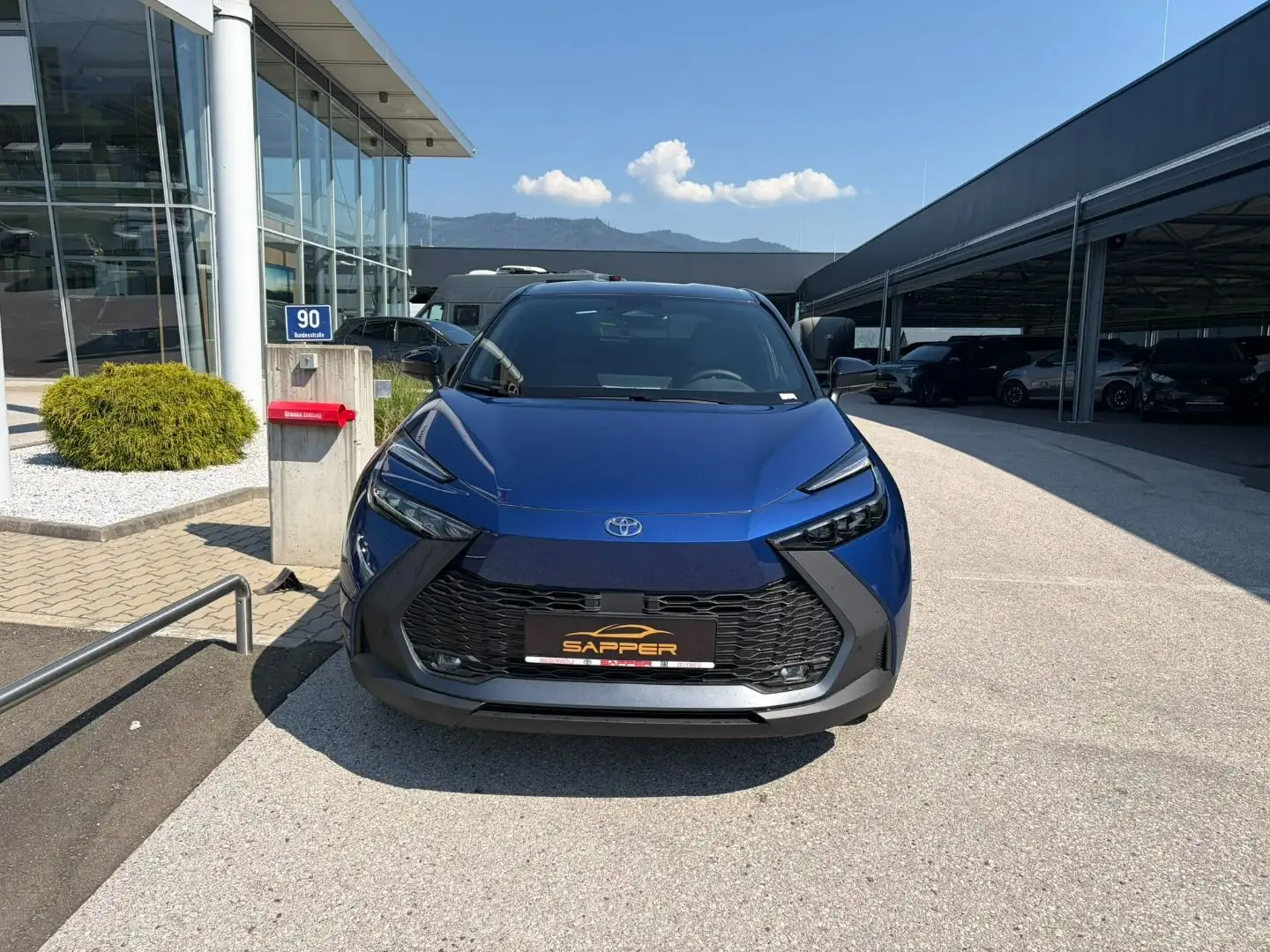 Toyota C-HR Toyota C-HR 5-tg Teamplayer 2,0l Plug-in Hybrid CV Blau - 2