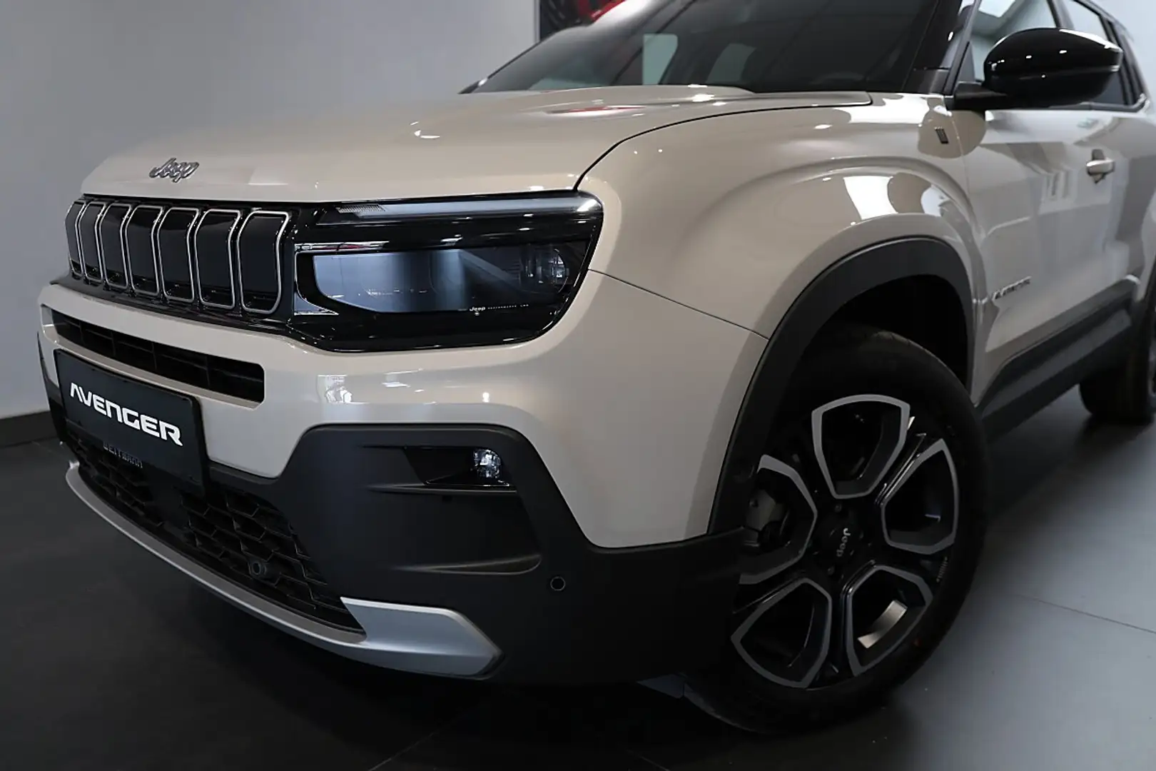 Jeep Avenger 1,2 e-Hybrid DCT6 Summit 21 kW Beige - 2