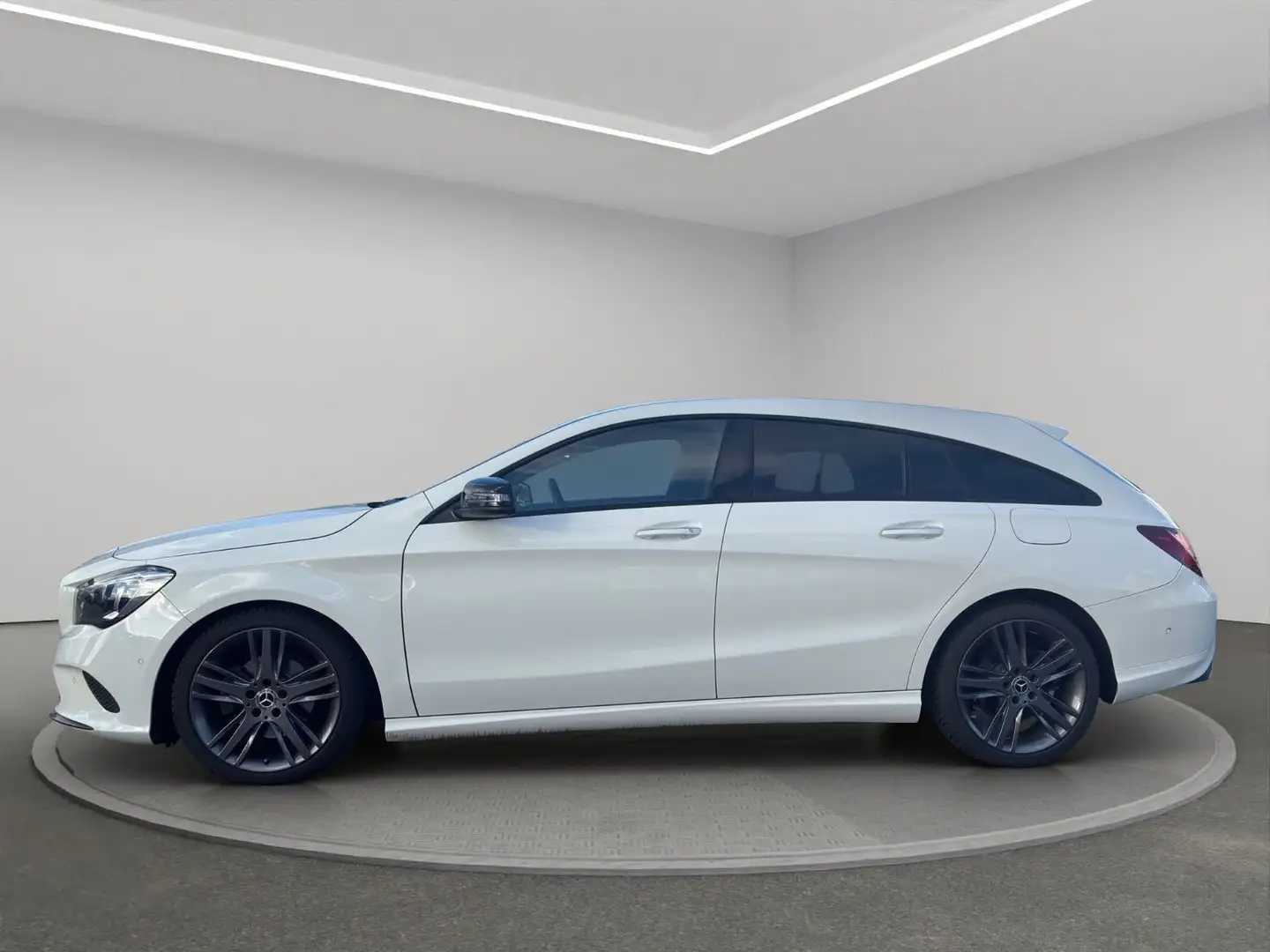 Mercedes-Benz CLA 200 CLA Urban Shooting Brake  200 CDI Wit - 2